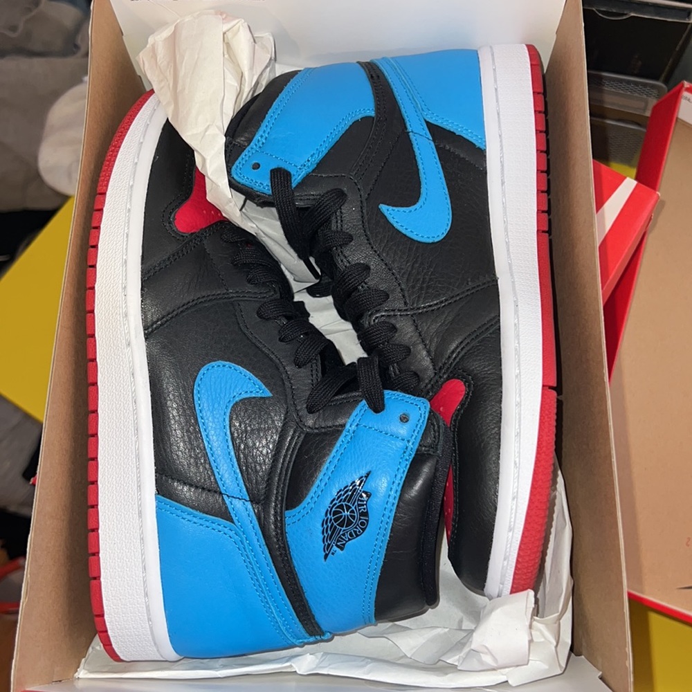 Women Jordan 1s (red/blue)